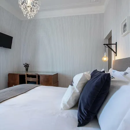 Carnot House *